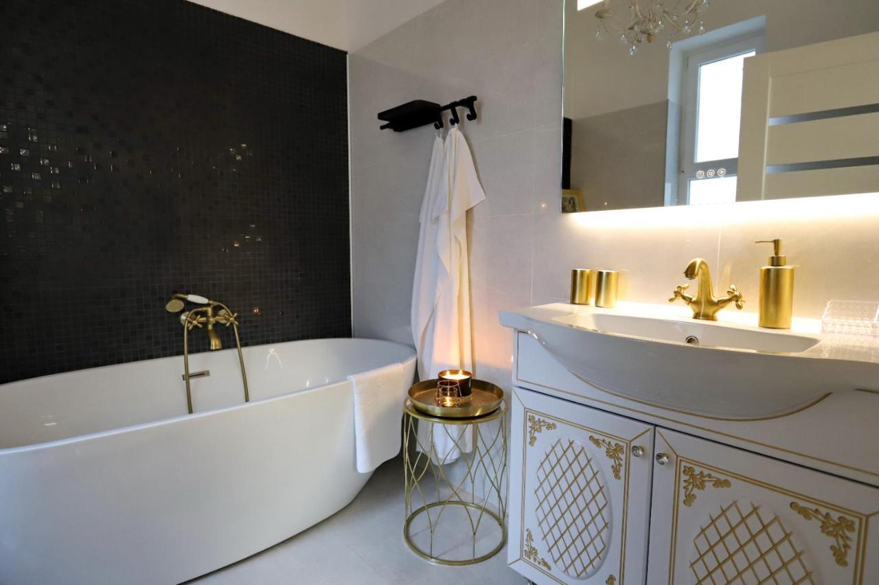 Central Luxury Apartments Oradea Luaran gambar